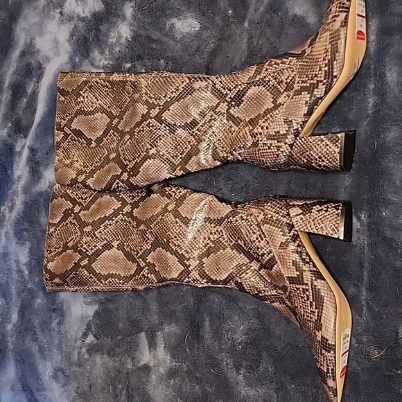 Marc Fisher Snakeskin Boots - Picture 1 of 2